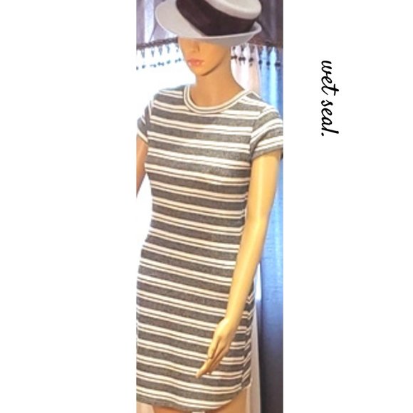 Wet Seal Dresses & Skirts - WET SEAL jersey knit shirt dress